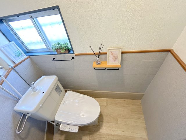 生駒市俵口町戸建のトイレ