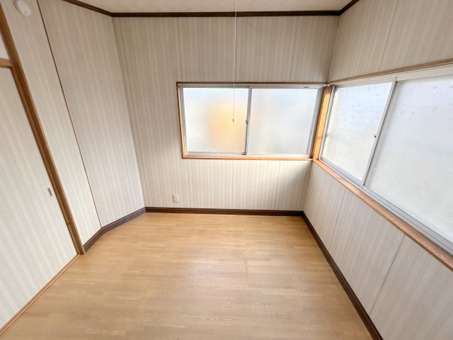 生駒市俵口町戸建の洋室