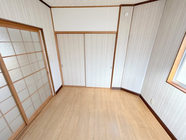 生駒市俵口町戸建の洋室