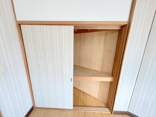 生駒市俵口町戸建の収納