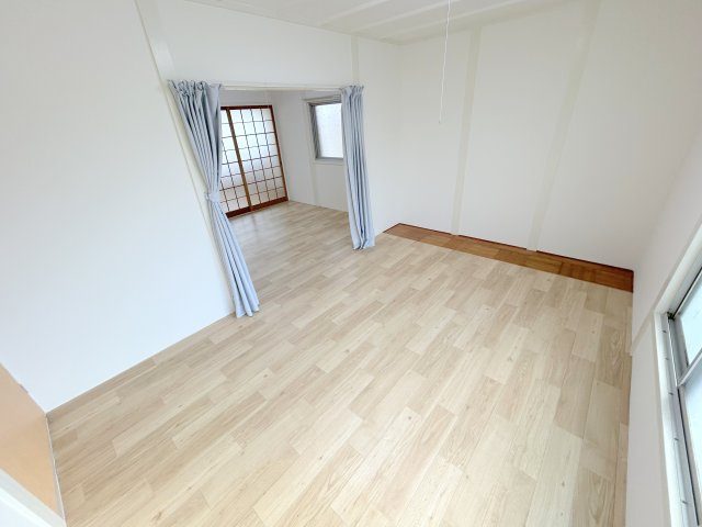 生駒市俵口町戸建の洋室