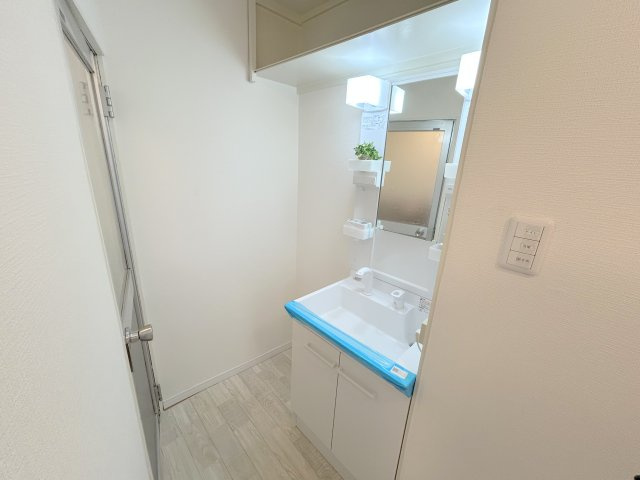 生駒市俵口町戸建の独立洗面台