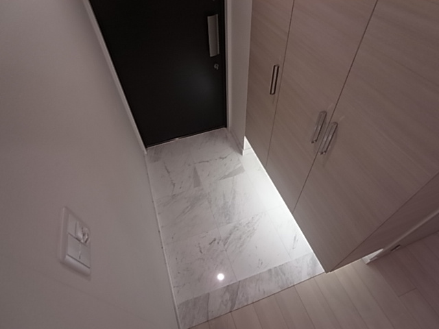 神戸市兵庫区湊町１丁目の賃貸マンションの玄関