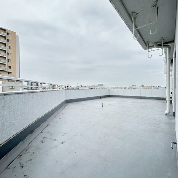 キクシンビルのバルコニー