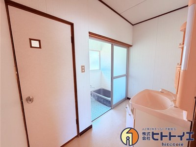 西町戸建の洗面所