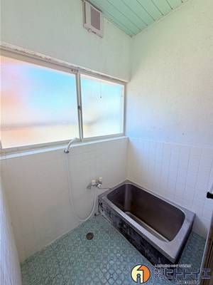 西町戸建の浴室