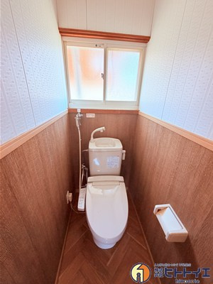 西町戸建のトイレ
