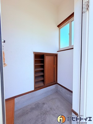 西町戸建の玄関