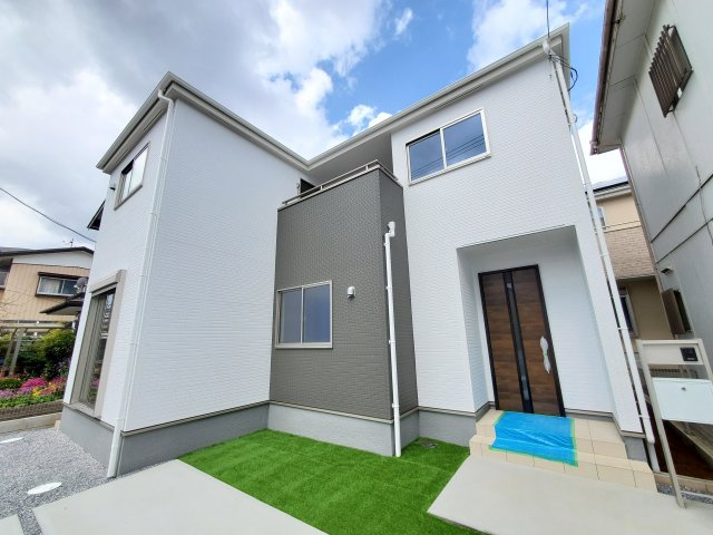 吉川市　　新栄2丁目　新築戸建　全1棟の玄関|施工例です