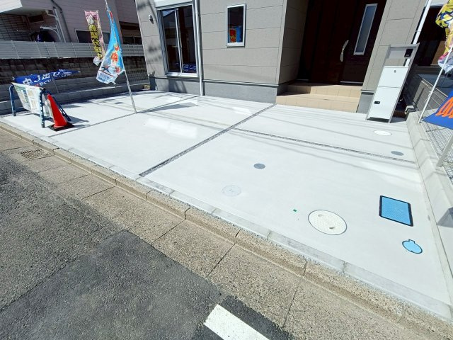 吉川市　　新栄2丁目　新築戸建　全1棟の駐車場|施工例です