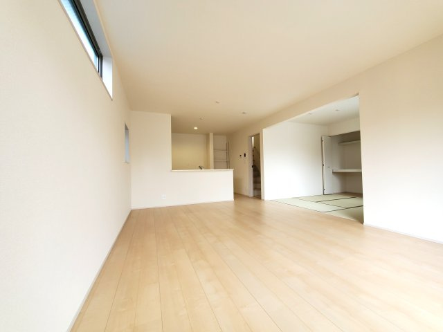 吉川市　　新栄2丁目　新築戸建　全1棟の駐車場|施工例です