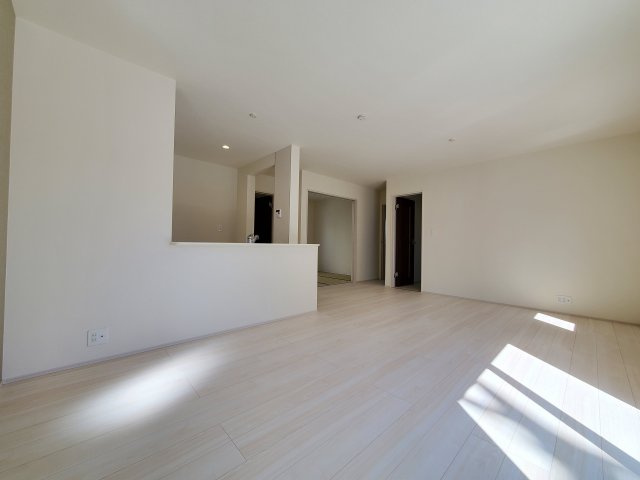 吉川市　　新栄2丁目　新築戸建　全1棟の居間・リビング|施工例です