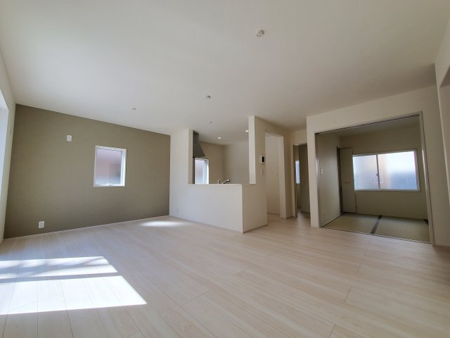 吉川市　　新栄2丁目　新築戸建　全1棟の居間・リビング|施工例です