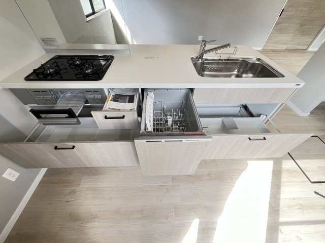 奈良市押熊町のキッチン|引き出し収納のシステムキッチン