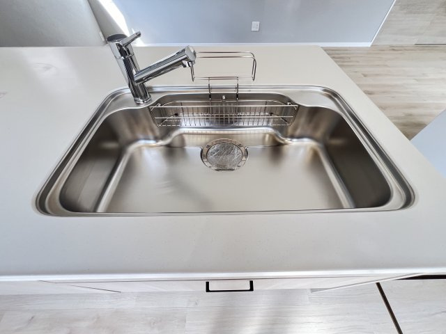 奈良市押熊町のキッチン|清潔感あふれるステンレスシンク