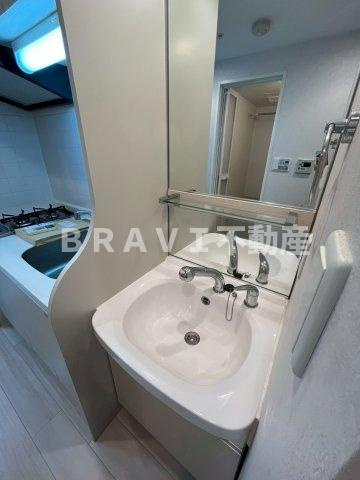 プレサンス難波幸町　BRAVI不動産の独立洗面台|【プレサンス難波幸町】朝の支度にも助かる、独立の洗髪洗面化粧台