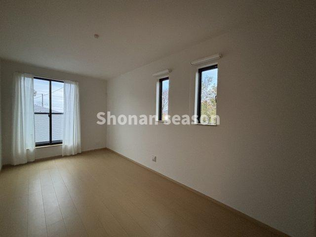 【洋室】 | ２階は全室５帖以上の広さがございます！子供部屋や書斎、ワークスペースなど多彩にご利用可能◎