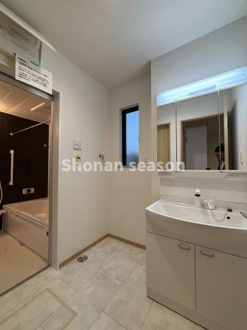 【洗面所】 | ヘアセットやメイクなど朝の支度に欠かせない独立洗面台！