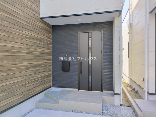 練馬区大泉学園町4丁目　22帖超リビング　ZEH水準住宅　最終1棟の玄関|2号棟