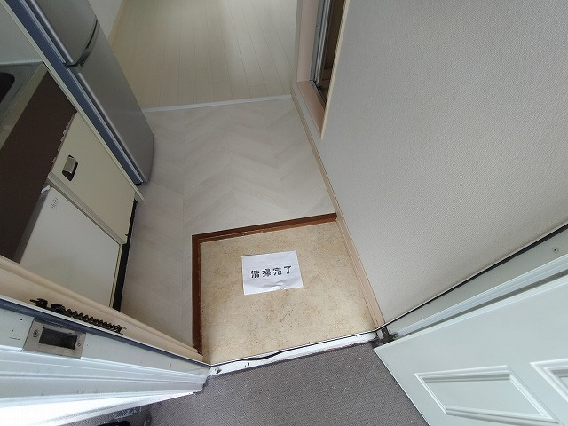 神戸市須磨区明神町２丁目のアパートの玄関