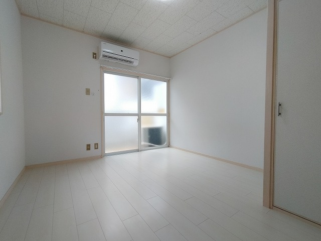 神戸市須磨区明神町２丁目のアパートの居間・リビング|リビング