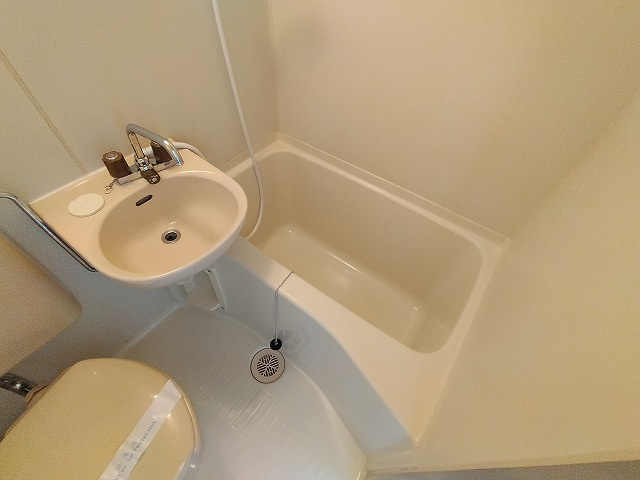 神戸市須磨区明神町２丁目のアパートの洗面所