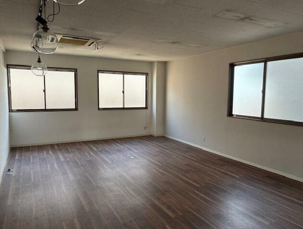 亀が洞貸事務所の内装