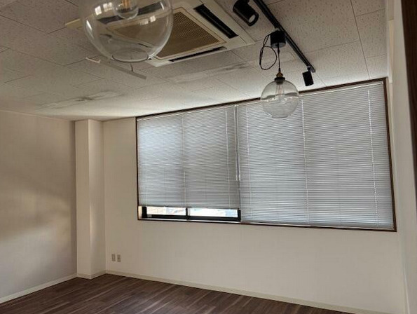 亀が洞貸事務所の内装