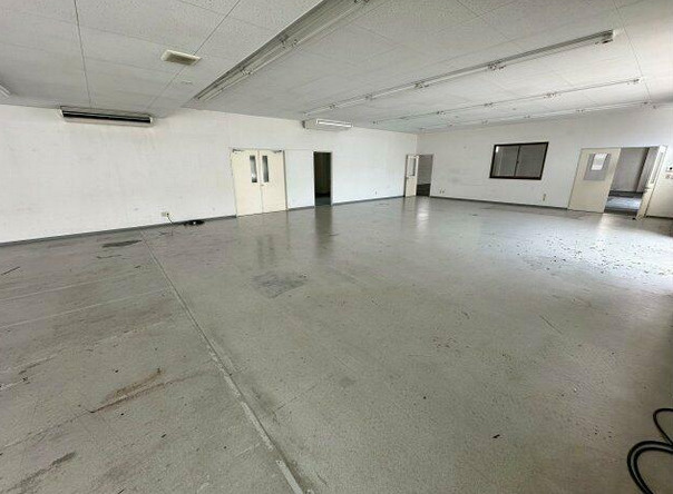 井口1丁目貸事務所付き倉庫の内装