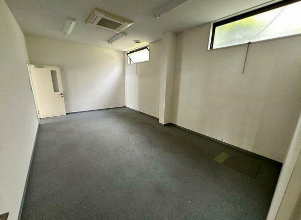 井口1丁目貸事務所付き倉庫の内装