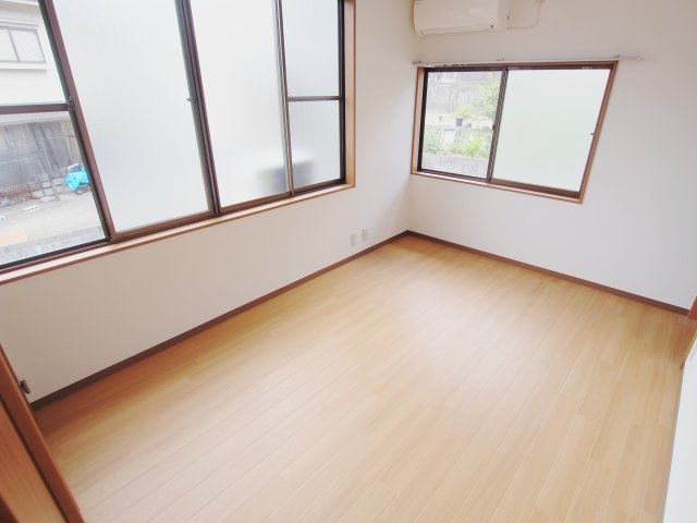 リバーサイド中野東の洋室