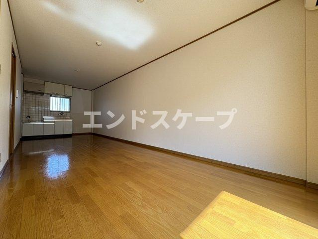 すとりーむ問屋町Aの居間・リビング|高崎、前橋エリアのお部屋探しはエンドスケープまで！お客様の理想お聞かせ下さい♪