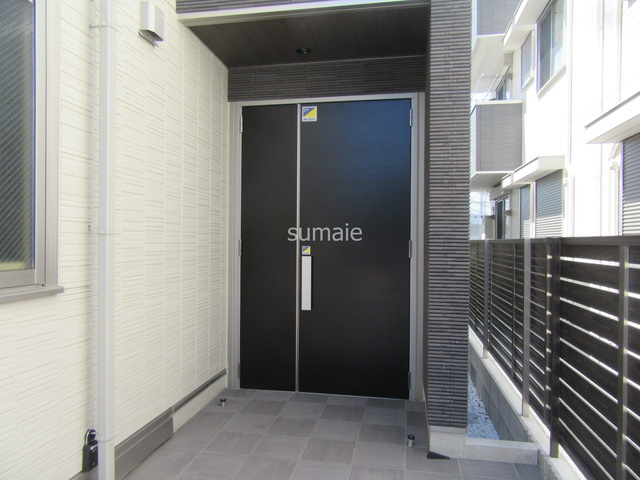 セレシェイラ壱番館のエントランス