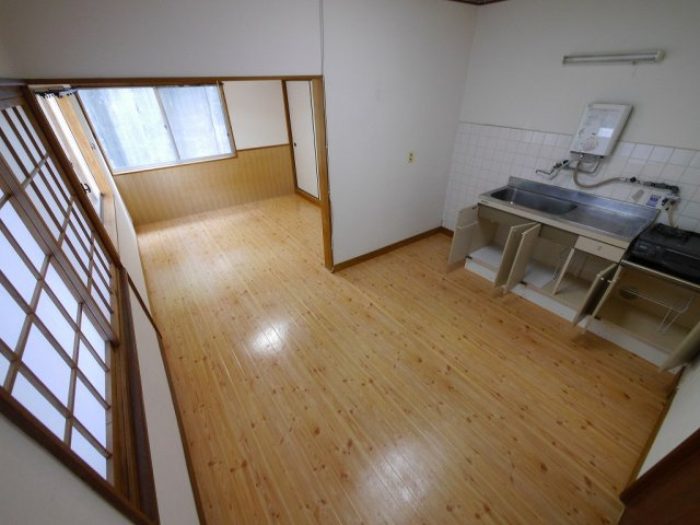 星が丘貸一戸建の居間・リビング