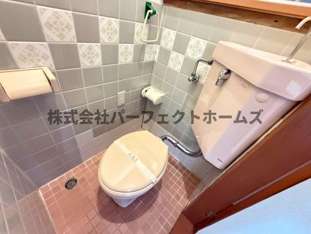 宮之阪3丁目戸建　賃貸のトイレ|落ち着いた色調のトイレです