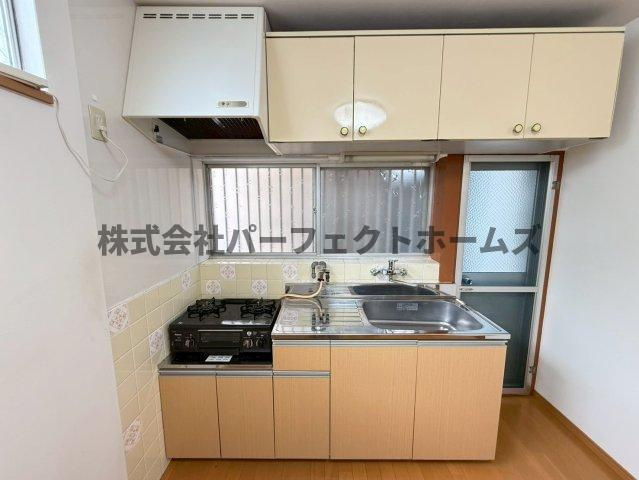 宮之阪3丁目戸建　賃貸のキッチン|コンパクトなキッチンで掃除もラクラク
