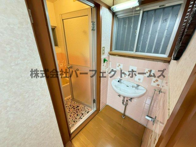 宮之阪3丁目戸建　賃貸の洗面所|脱衣スペースもあります