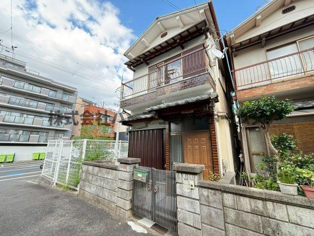 宮之阪3丁目戸建　賃貸のエントランス|ゆとりのあるエントランスです