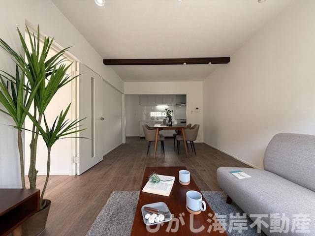 湘南ライフタウン小糸東住宅２号棟の居間・リビング|新規リフォーム完了！　14.5帖　LDK