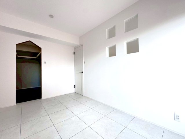 令和６年３月リフォーム済◆収納豊富◆南面バルコニー◆周辺環境充実◆サンマンション丸太町の洋室|洋室（５.５帖）