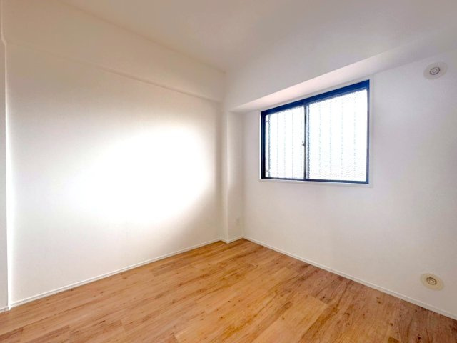 令和６年３月リフォーム済◆収納豊富◆南面バルコニー◆周辺環境充実◆サンマンション丸太町の洋室|洋室（４.５帖）