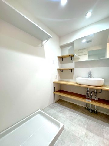 令和６年３月リフォーム済◆収納豊富◆南面バルコニー◆周辺環境充実◆サンマンション丸太町の洗面所|洗面室