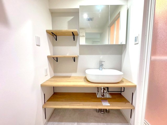 令和６年３月リフォーム済◆収納豊富◆南面バルコニー◆周辺環境充実◆サンマンション丸太町の洗面所|洗面台