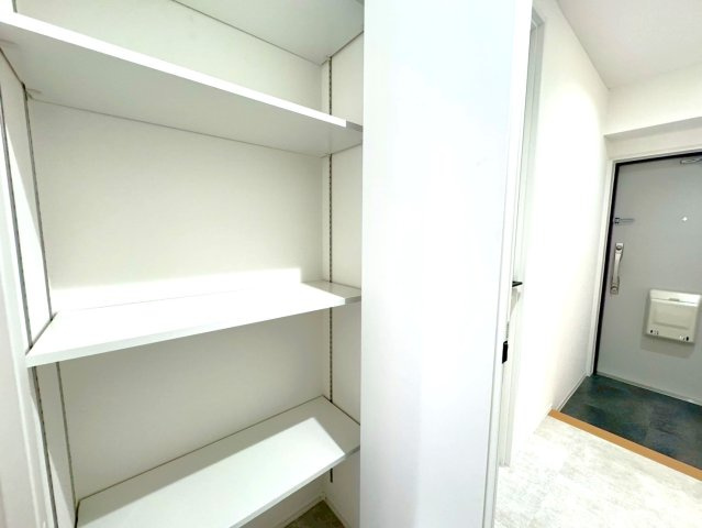 令和６年３月リフォーム済◆収納豊富◆南面バルコニー◆周辺環境充実◆サンマンション丸太町の玄関|玄関・シューズボックス