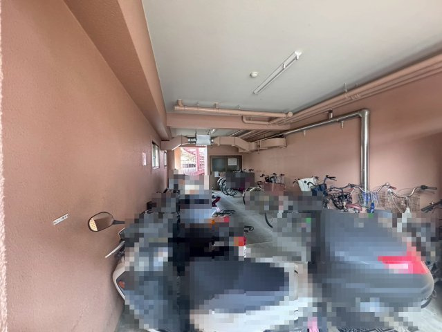 令和６年３月リフォーム済◆収納豊富◆南面バルコニー◆周辺環境充実◆サンマンション丸太町のその他共用部分|バイク置き場・駐輪場