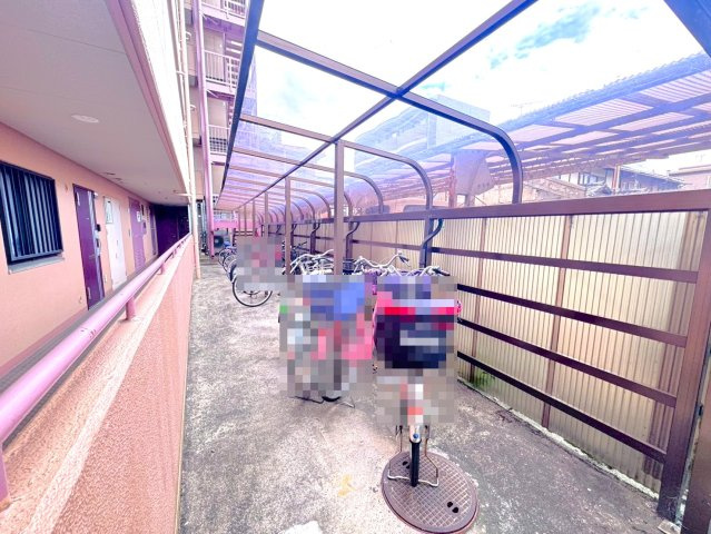 令和６年３月リフォーム済◆収納豊富◆南面バルコニー◆周辺環境充実◆サンマンション丸太町のその他共用部分|駐輪場