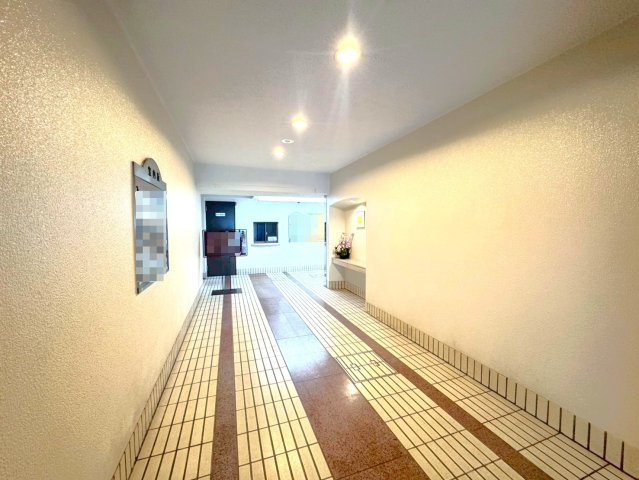 令和６年３月リフォーム済◆収納豊富◆南面バルコニー◆周辺環境充実◆サンマンション丸太町のその他共用部分|ホール