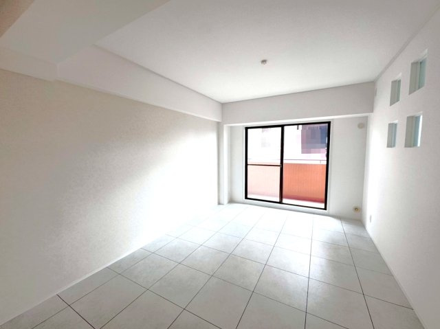 令和６年３月リフォーム済◆収納豊富◆南面バルコニー◆周辺環境充実◆サンマンション丸太町の居間・リビング|リビング