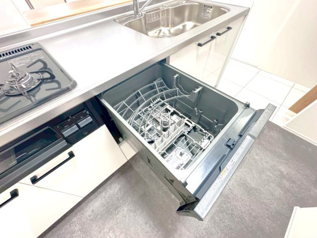 令和６年３月リフォーム済◆収納豊富◆南面バルコニー◆周辺環境充実◆サンマンション丸太町のキッチン|食洗機