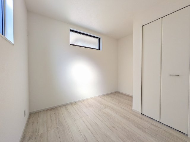 八王子市　子安町　新築一戸建て　１期の洋室|～2階4.5帖の洋室　2面採光で明るく風通しの良いお部屋です～